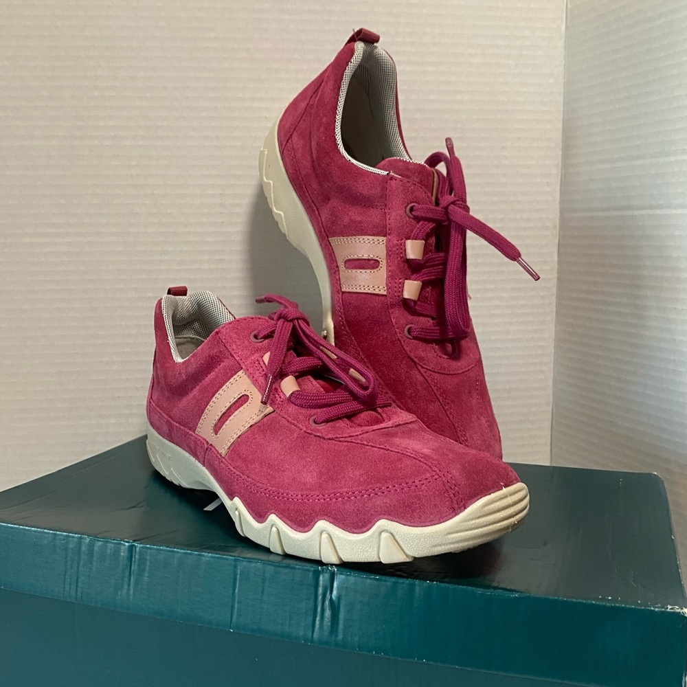 Women’s Hotter suede shoes